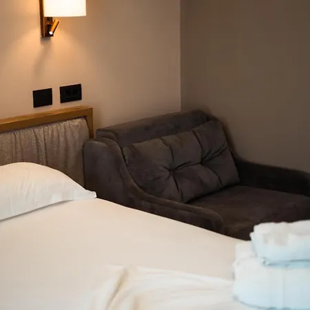 Whisky Coast & * بالاسي