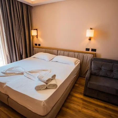 Whisky Coast & Θέρετρο *